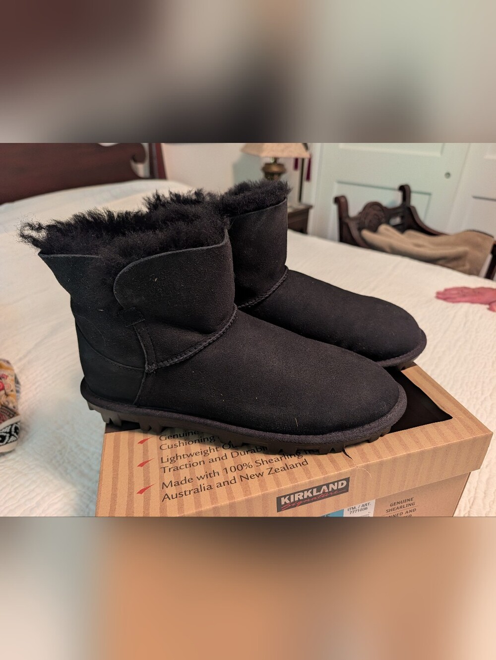 Kirkland Signature Women’s Black Shearling Slip-On Boots Size 10 NWT